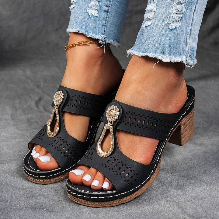 Christina | Sandalen für Damen Cut-Out Riemen Keilabsatz