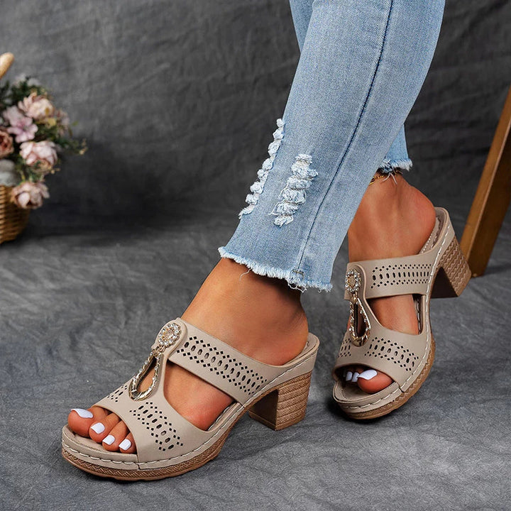 Christina | Sandalen für Damen Cut-Out Riemen Keilabsatz