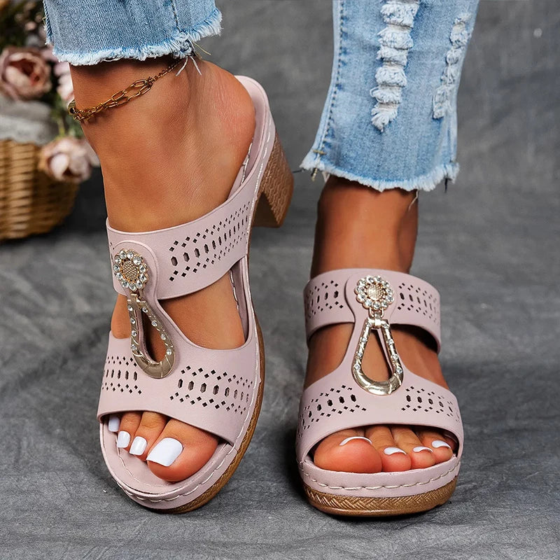 Christina | Sandalen für Damen Cut-Out Riemen Keilabsatz