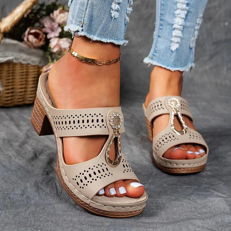 Christina | Sandalen für Damen Cut-Out Riemen Keilabsatz