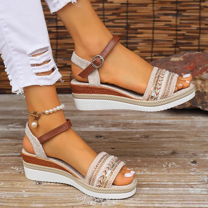 Evangeline | Sandalen für Damen Verzierte Riemen Plateau Design